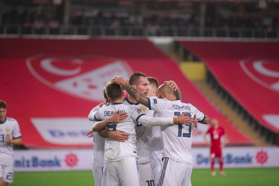 Сборная России по футболу представила новую форму