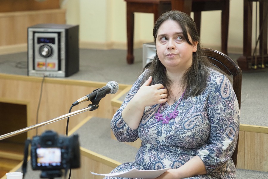 Психолог Анастасия Дулова проводит онлайн-трансляцию для матерей