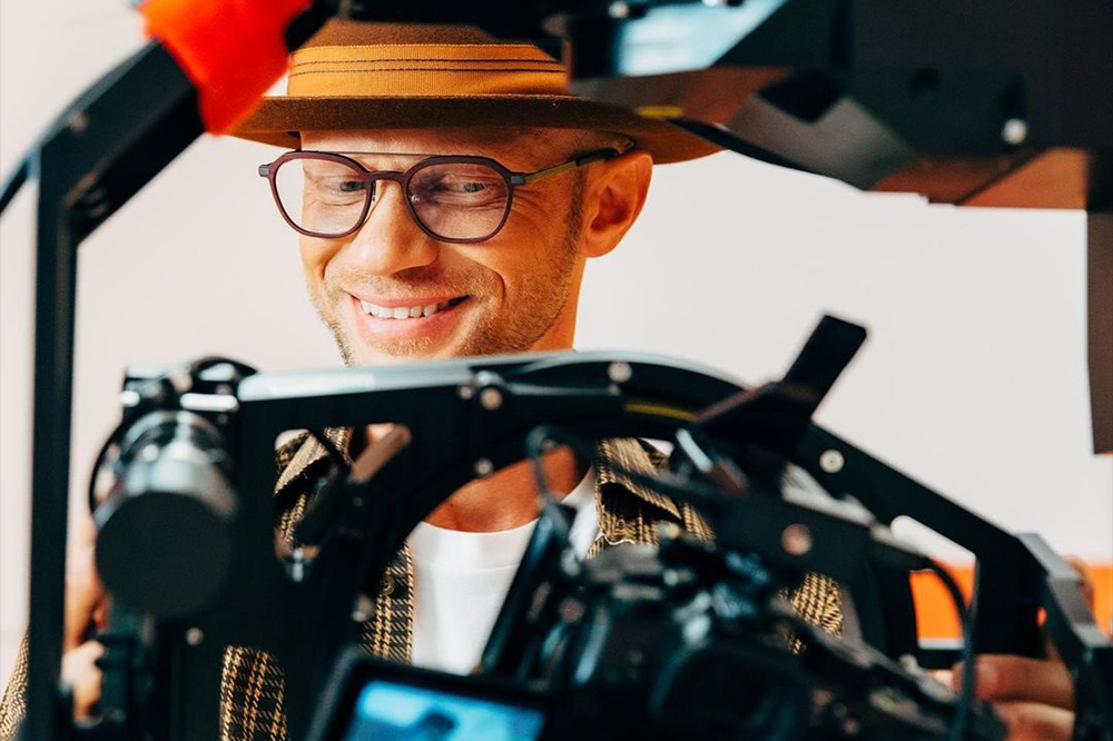 «Абырвалг»: Хрусталев показал, как восстанавливается после комы