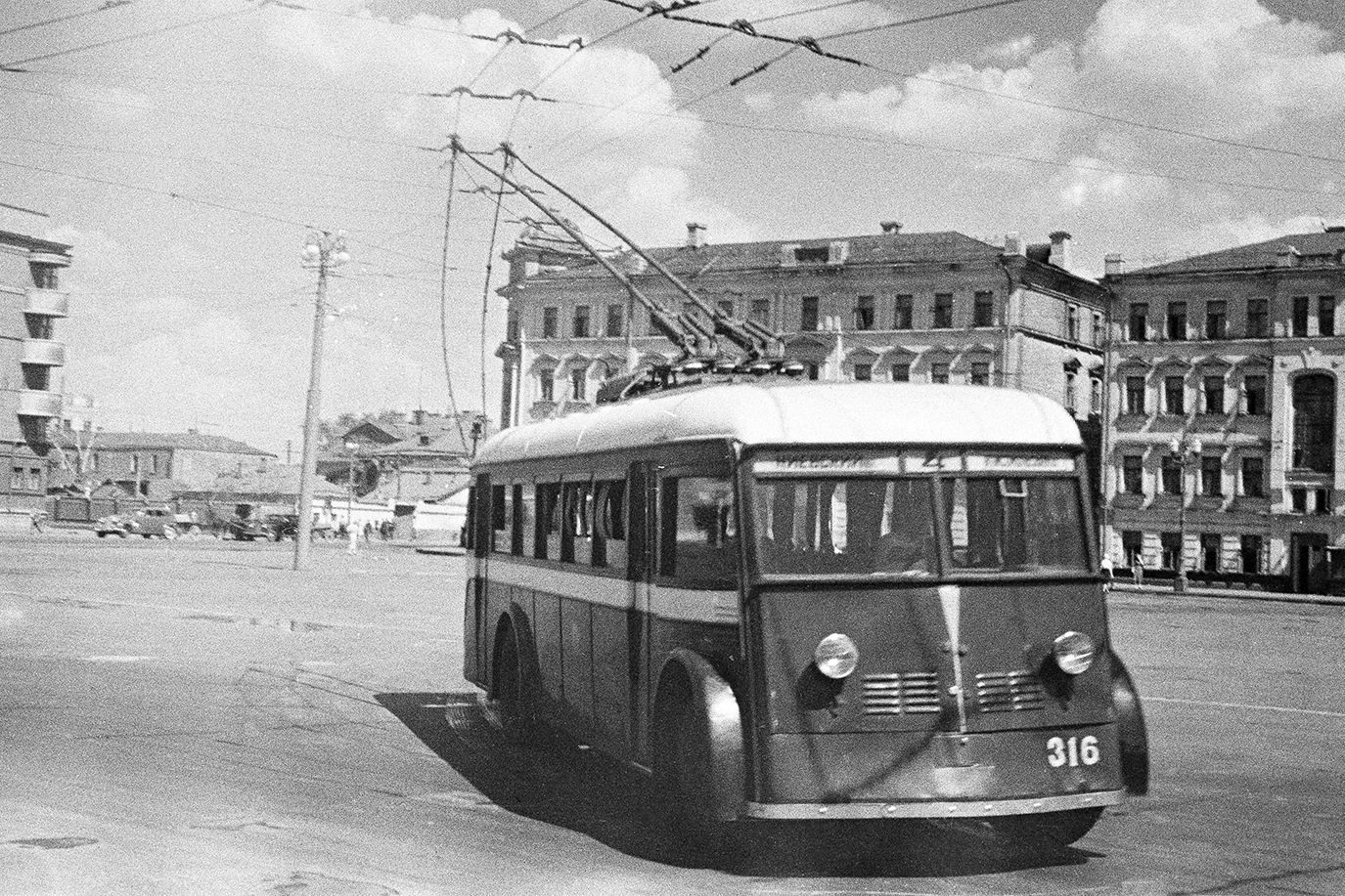 С комфортом и в тепле: Главархив рассказал о первых отапливаемых автобусах в столице