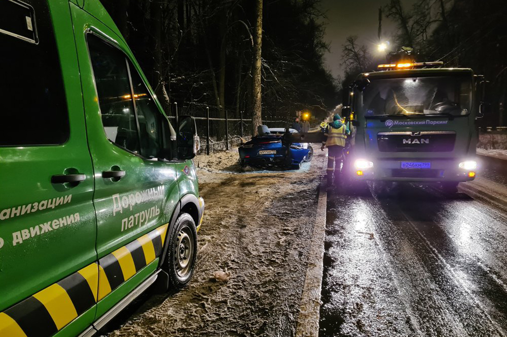 Специалисты МАДИ за январь переместили 883 авто на спецстоянки в ночное время
