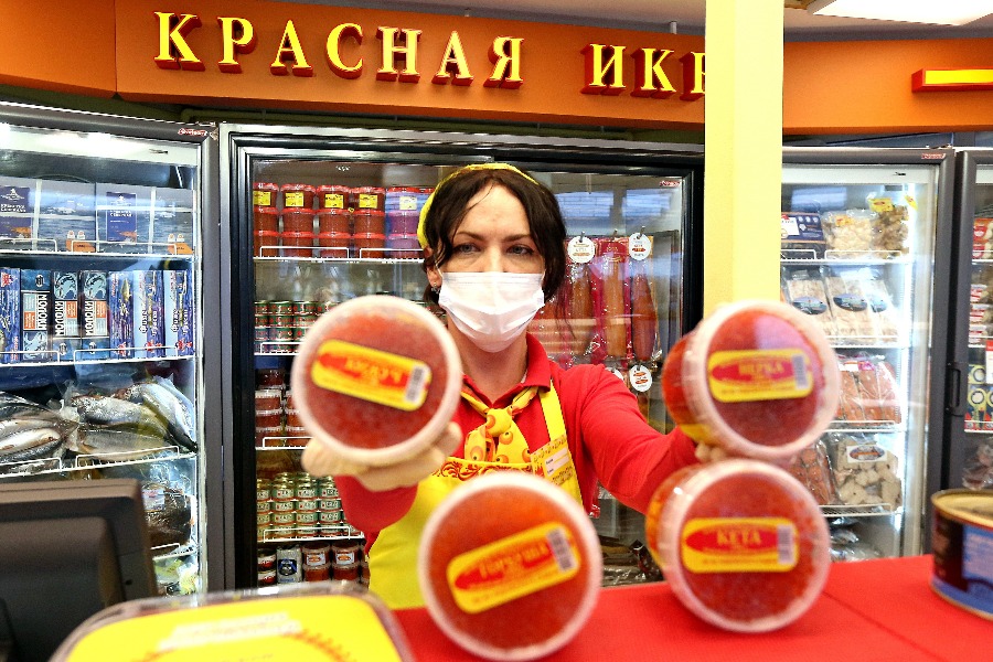 Эксперт рассказал, сколько будет стоить красная икра перед Новым годом