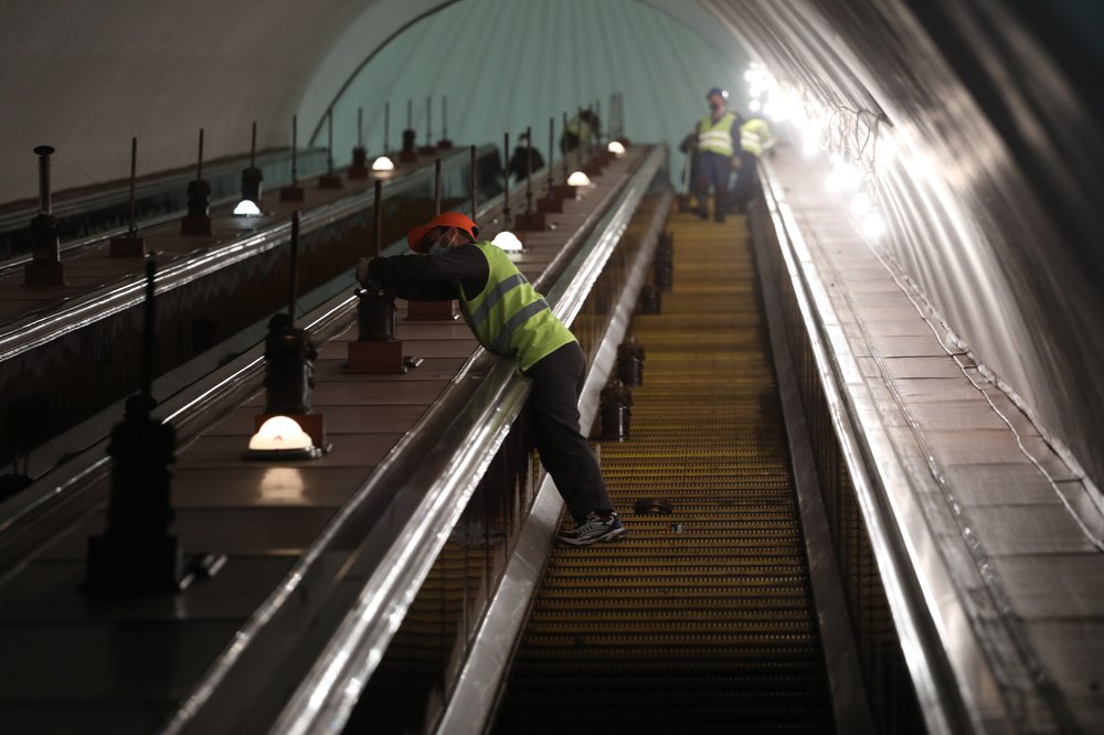 Дептранс рассказал о ремонтных работах на станции метро «Новослободская»