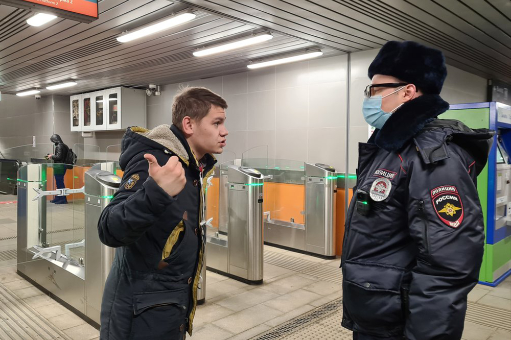 Власти Москвы усилят контроль за мерами против COVID перед Новым годом