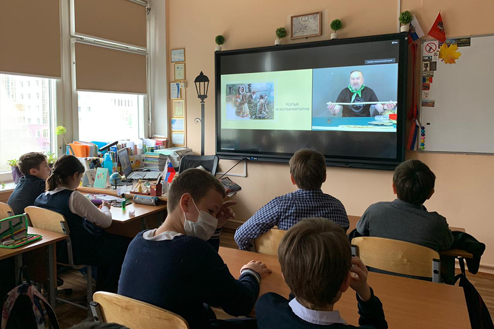 Столичные школьники вернулись к очному обучению