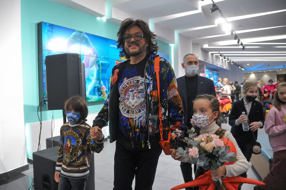 «Считаем денежки»: Киркоров показал, как его дети совершают первые самостоятельные покупки