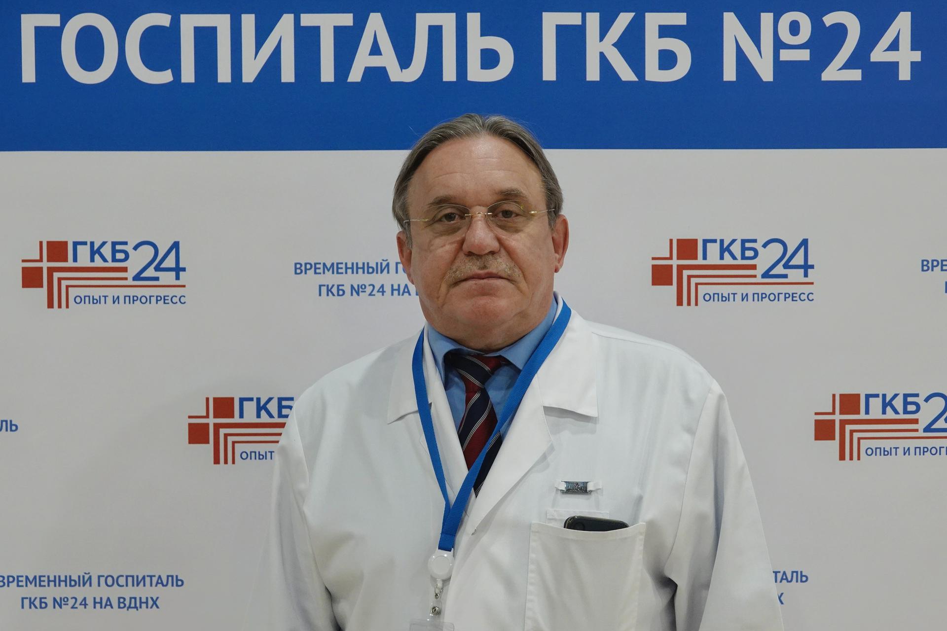 Приглушенный свет, шезлонги и фотообои: как отдыхают сотрудники временного госпиталя на ВДНХ