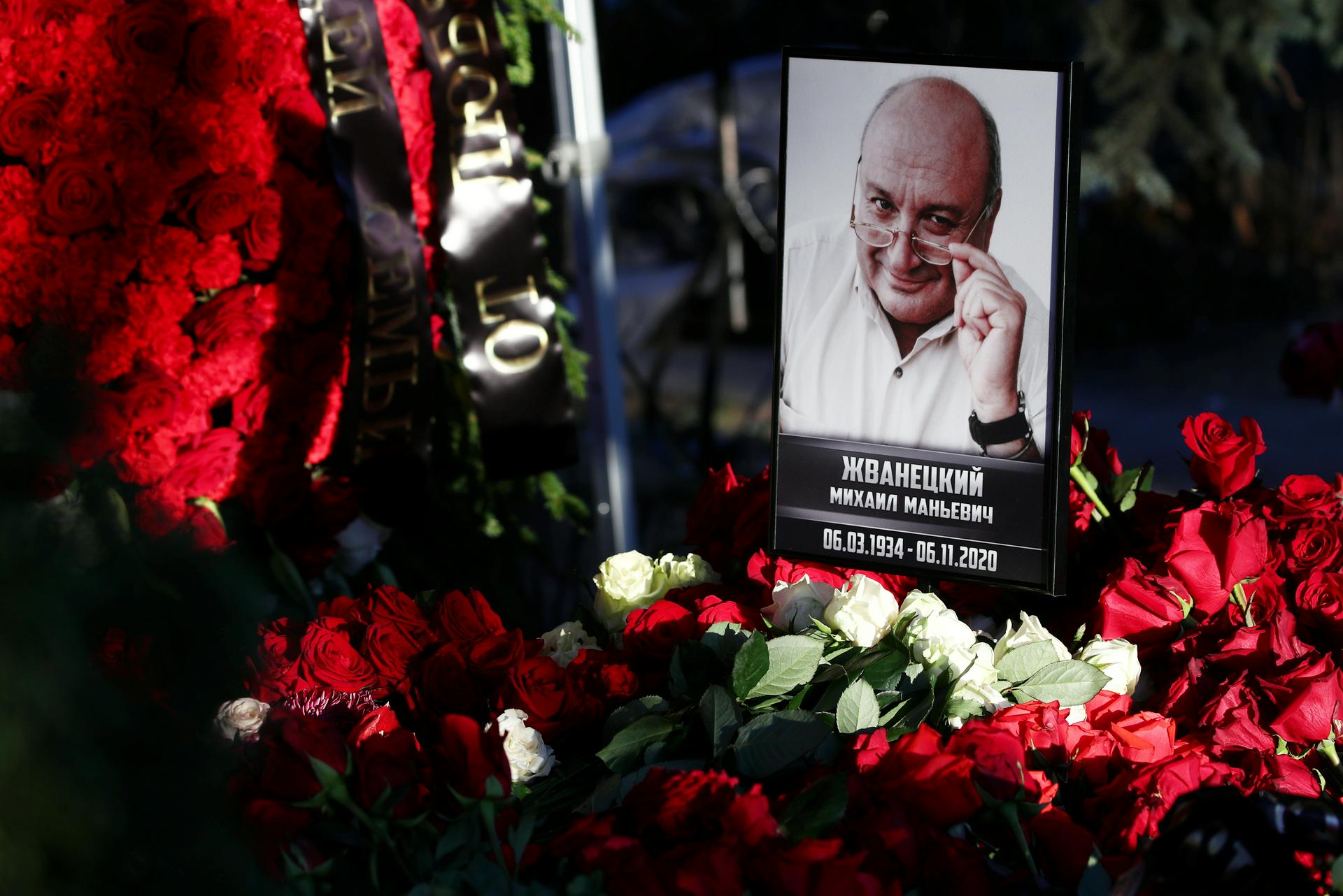 Михаила Жванецкого похоронили на Новодевичьем кладбище в Москве