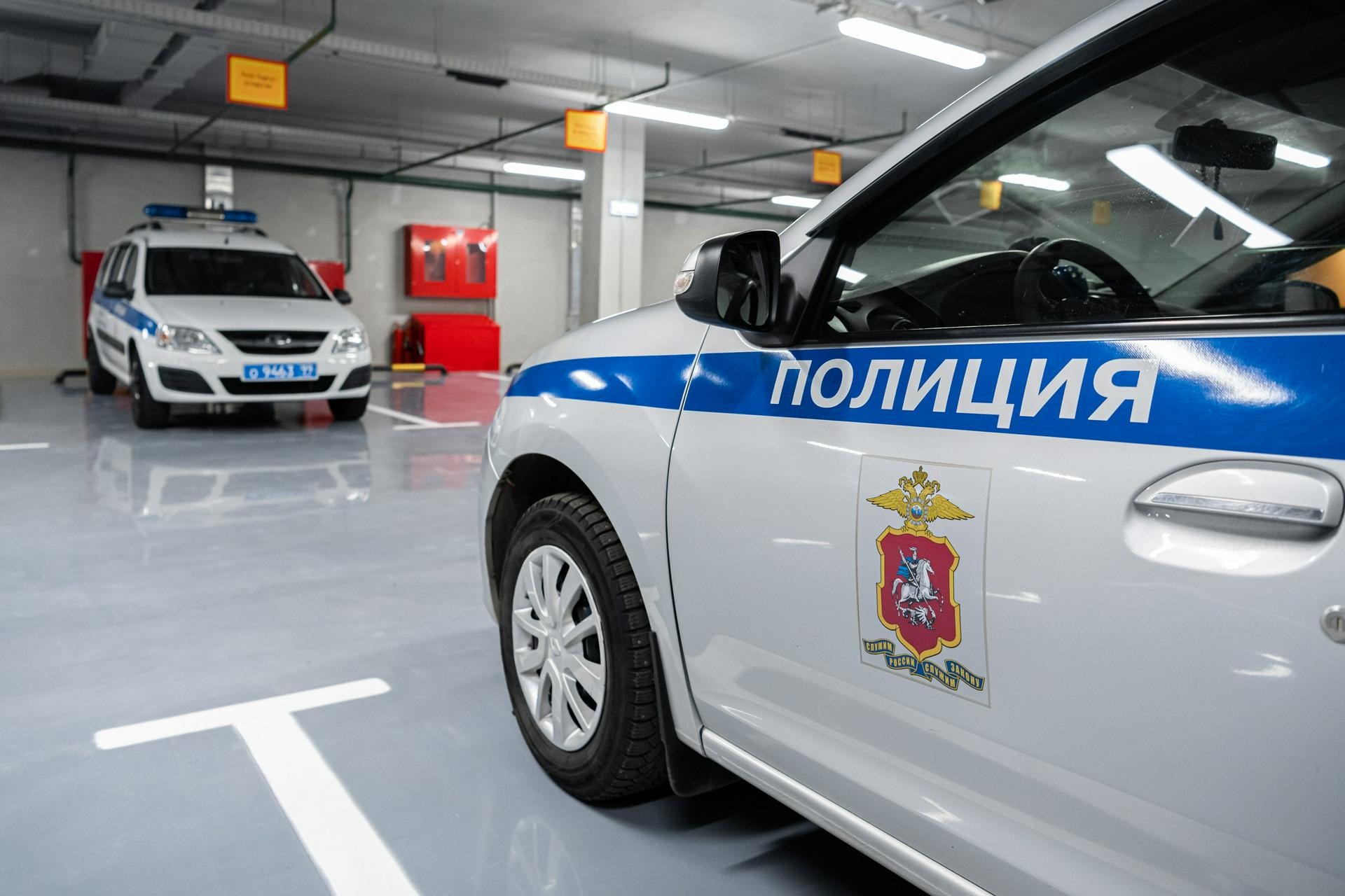 Деньги и украшения на 24,6 миллиона рублей украли из квартиры на северо-западе Москвы