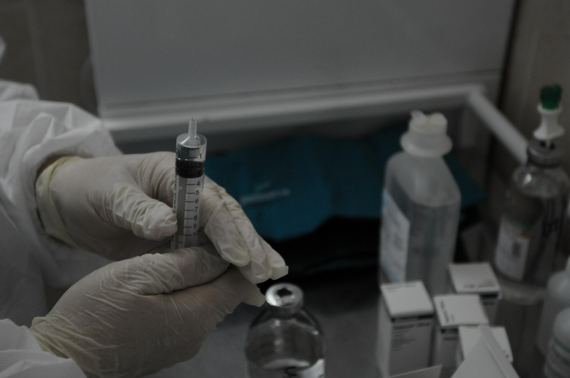 Эпидемиолог рассказал, как может протекать COVID-19 после вакцинации