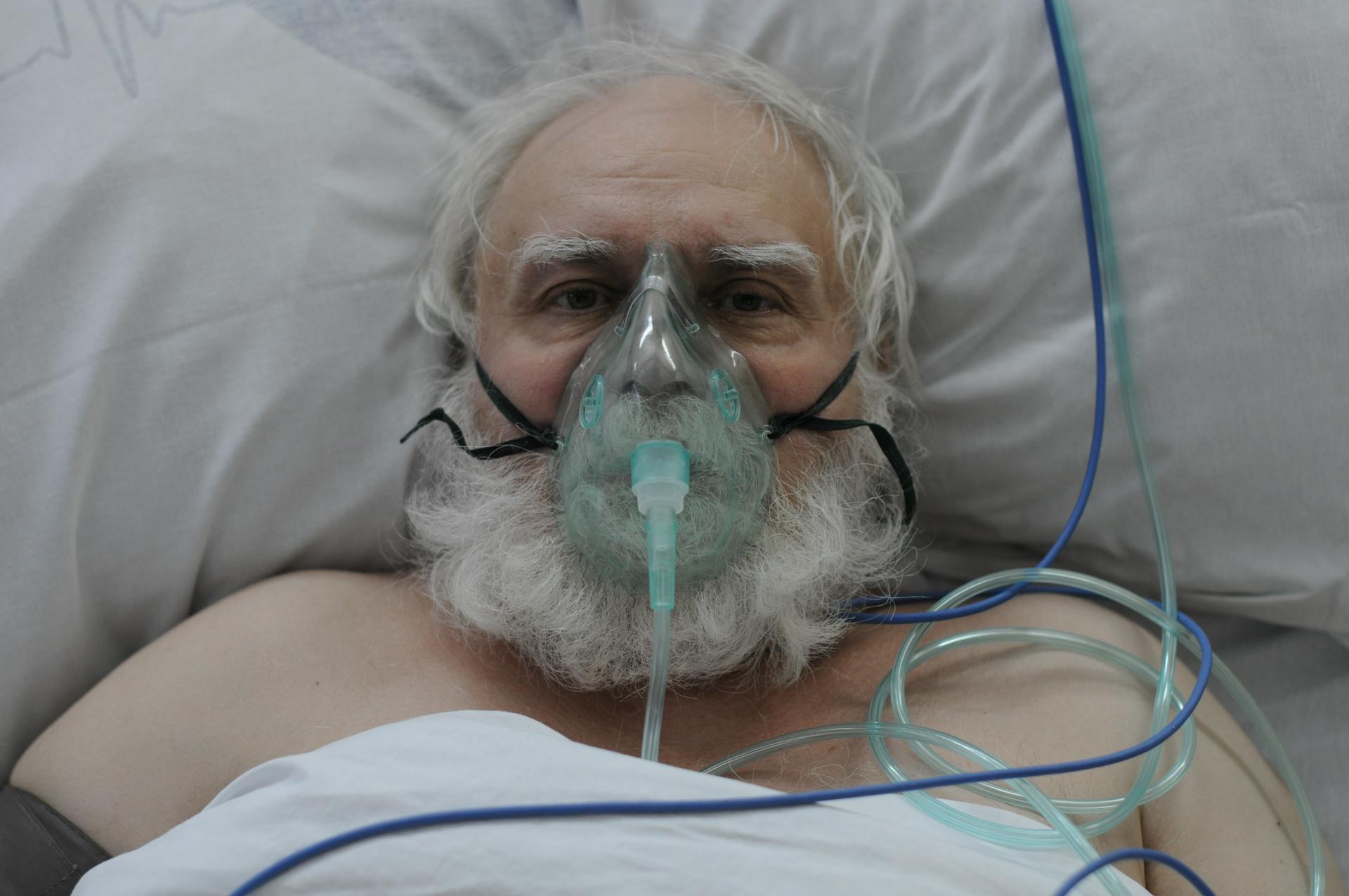 Стационары для тяжелых: медик объяснил 100-процентный рост смертности от коронавируса в Европе