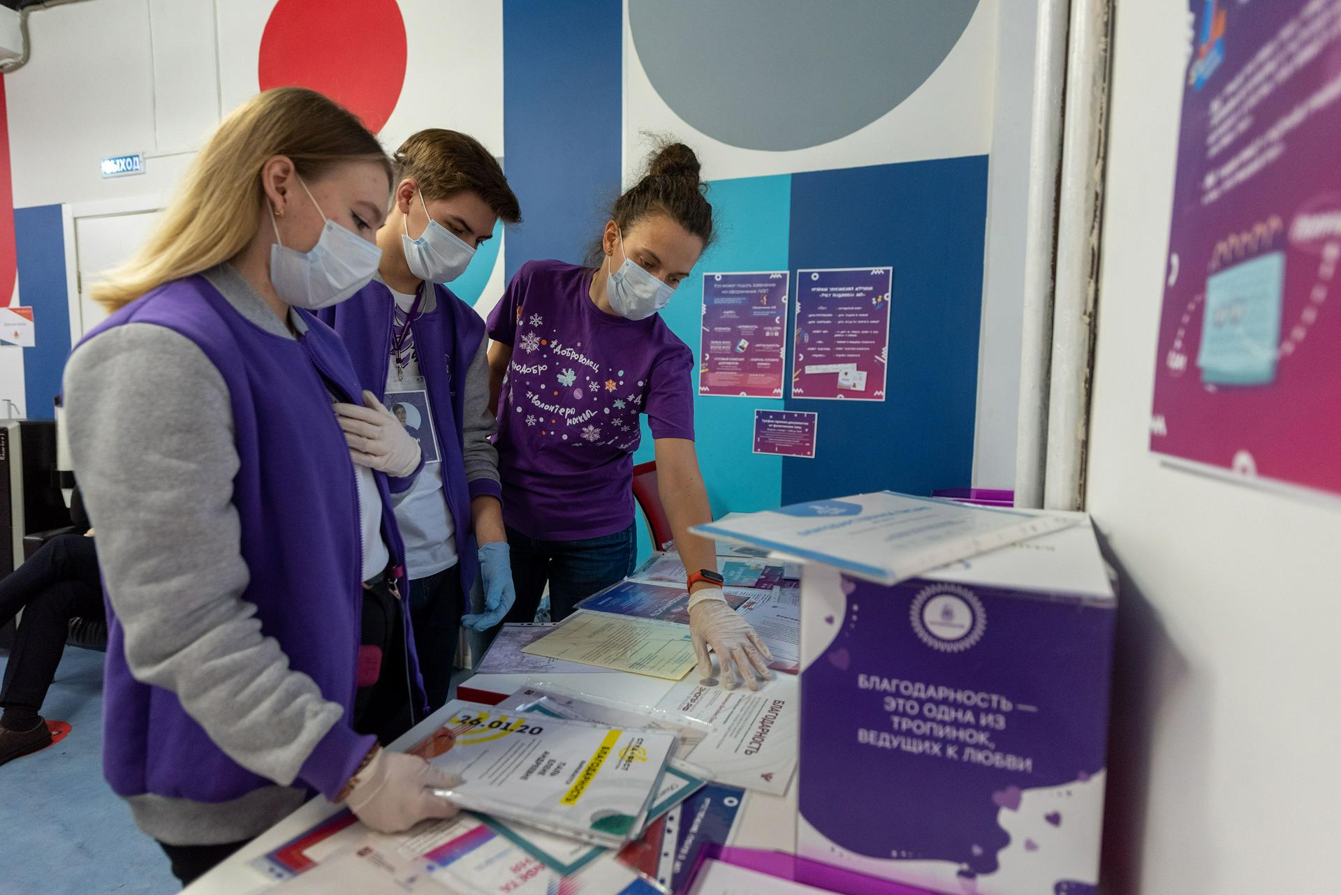 Социальную карту волонтера предложили создать в России