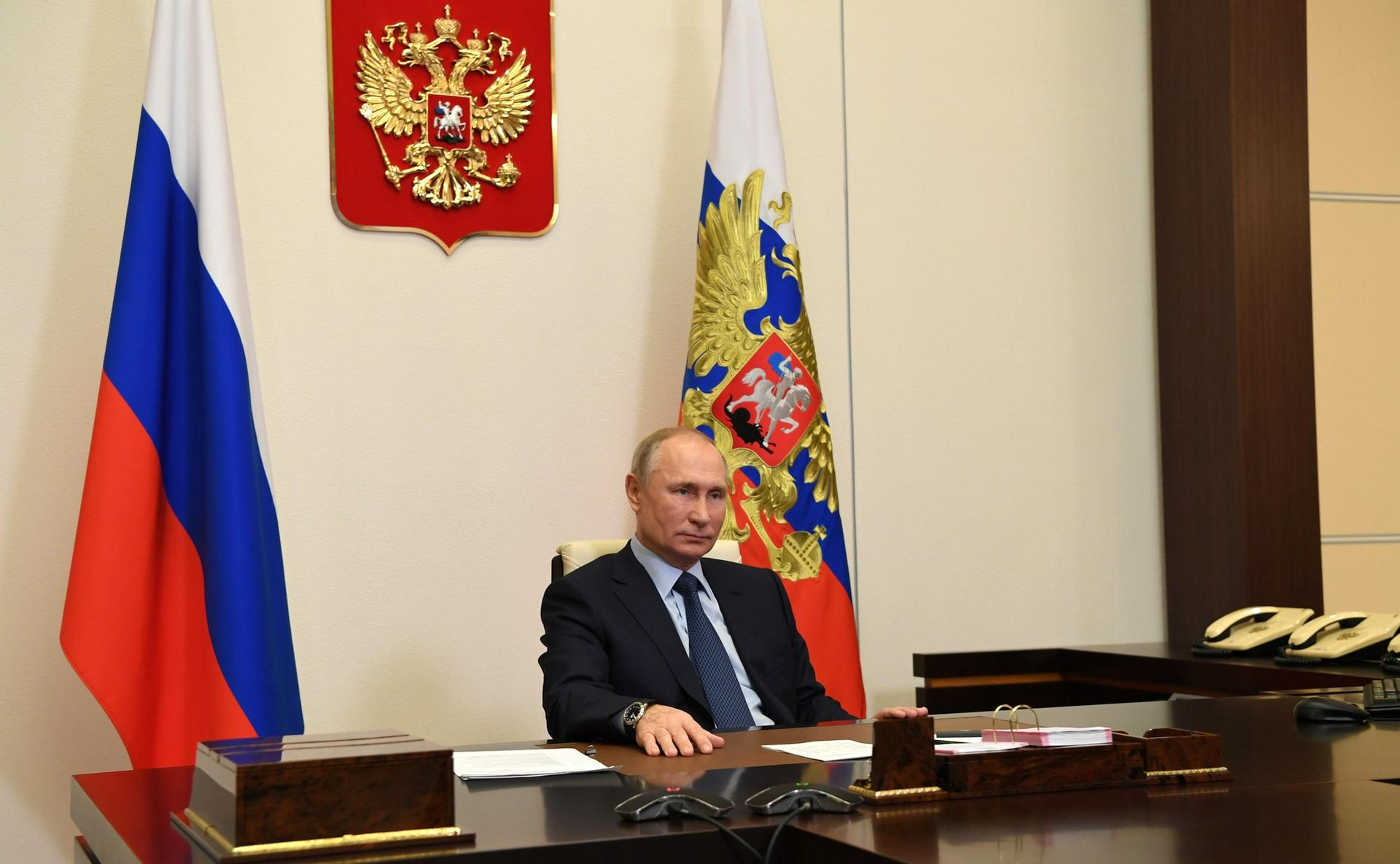 Путин поручил разработать стратегию цифровой трансформации до 1 июля
