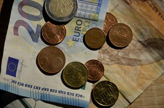 Курс евро опустился ниже 88 рублей