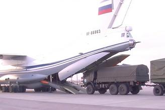 Первые самолеты с российскими военными медиками вылетели в Карабах