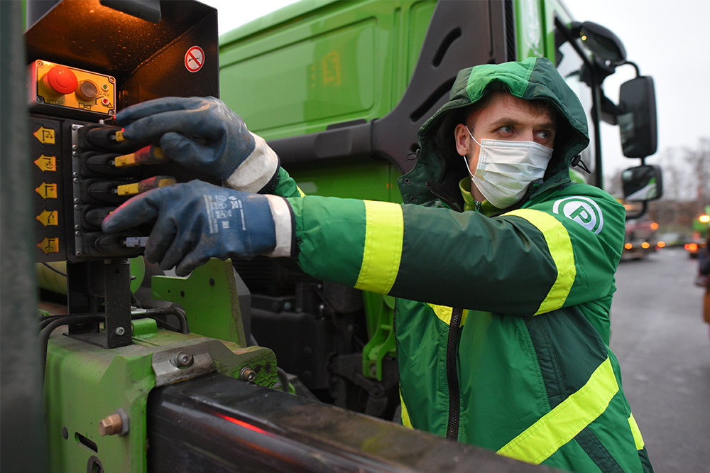 Около 4,5 тысячи автомобилей без номеров отправили в Москве на спецстоянки в 2022 году