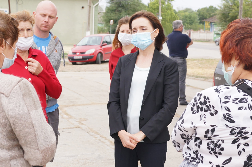 КС Молдавии приостановил действие поправок, ограничивающих полномочия президента