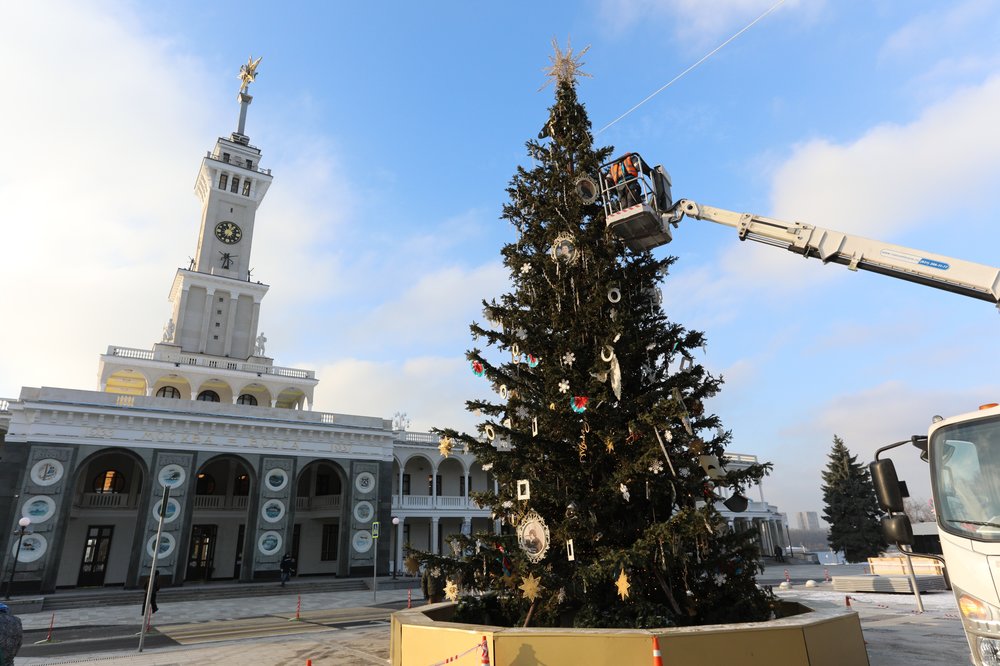 Парк Северного речного вокзала украсят к Новому году в Москве