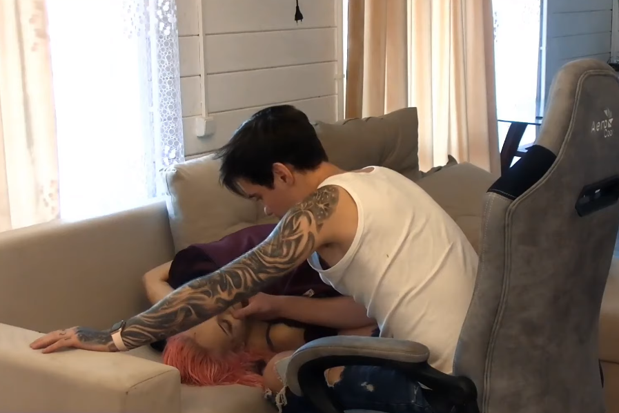 Психолог объяснила проведение блогерами опасных действий в прямом эфире