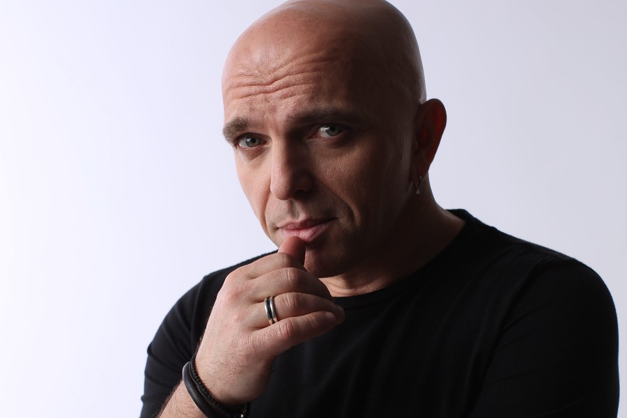 «Абсолютно счастлив»: солист «Непары» купил квартиру за 15 миллионов рублей