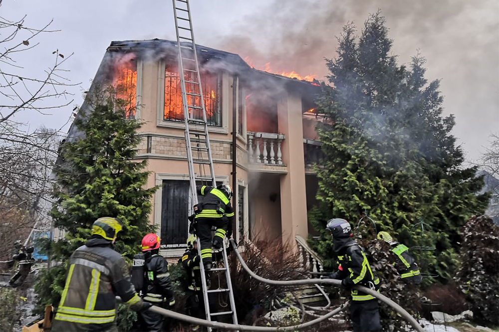 Свободу чердаку: почему новые запреты не спасут россиян от пожаров