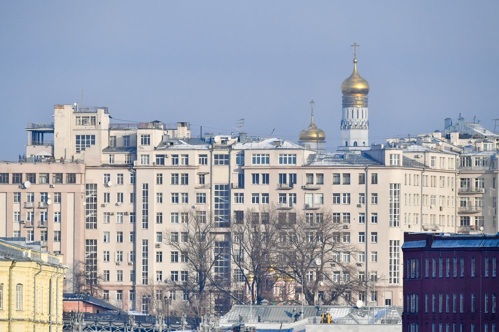 Более 260 крыш жилых домов отремонтируют в центре столицы