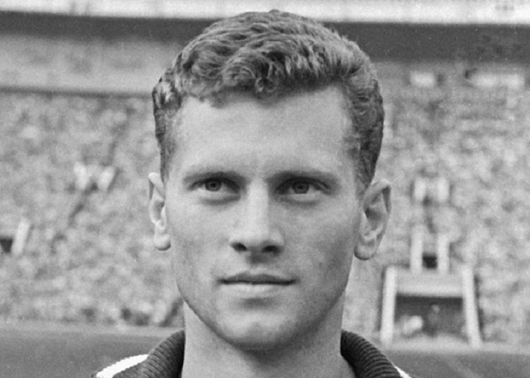 Матчи РПЛ 6 и 7 декабря начнут минутой молчания в память о Викторе Понедельнике