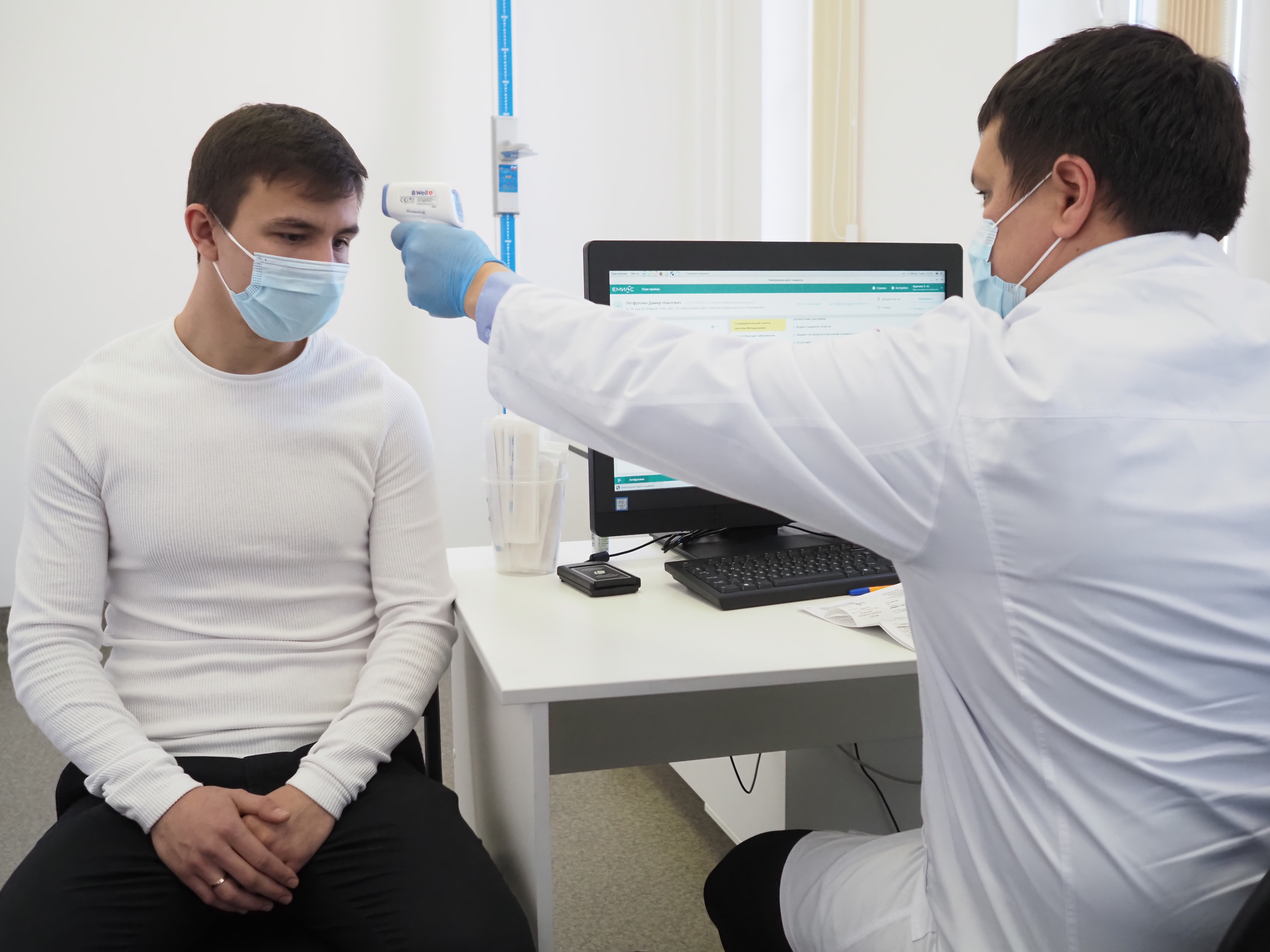 Попова рассказала о состоянии привитых «ЭпиВакКороной» добровольцев