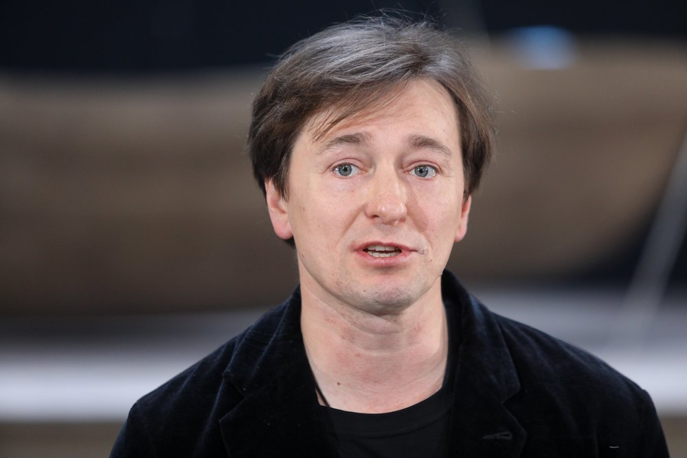 «Присматриваюсь к молодым артистам»: Сергей Безруков — о творчестве, кумирах и важном чувстве