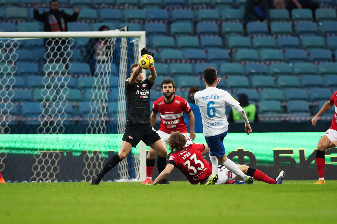 Футболисты «Спартака» уступили «Сочи» в первом матче РПЛ после отставки Газизова