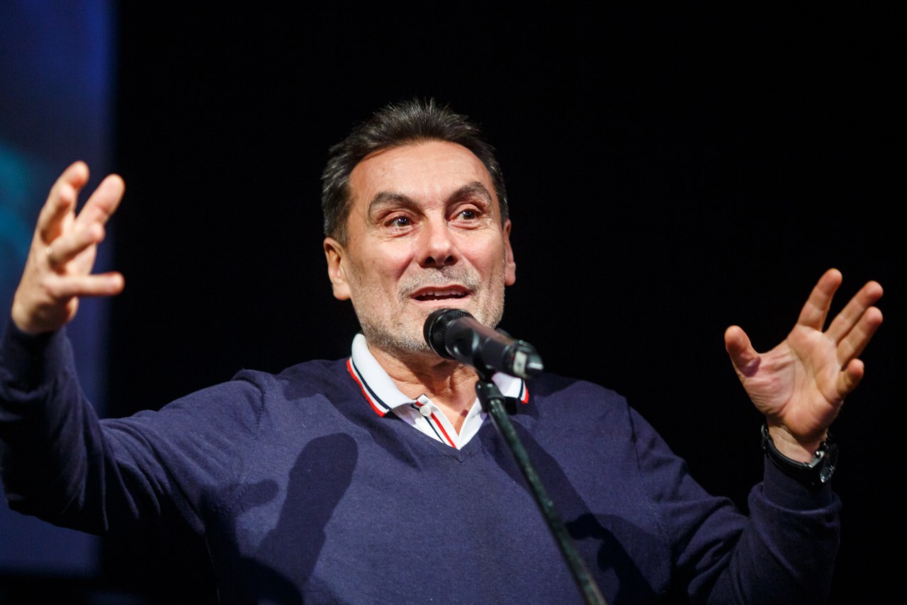 СМИ: Худрука театра Моссовета госпитализировали в столице с пневмонией