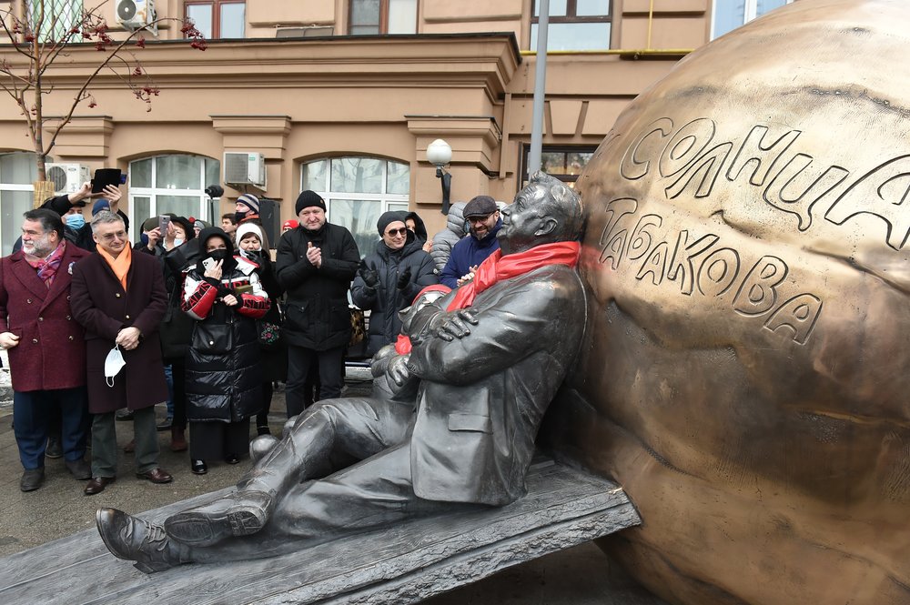Скульптурную композицию «Атом Солнца Олега Табакова» открыли в столице