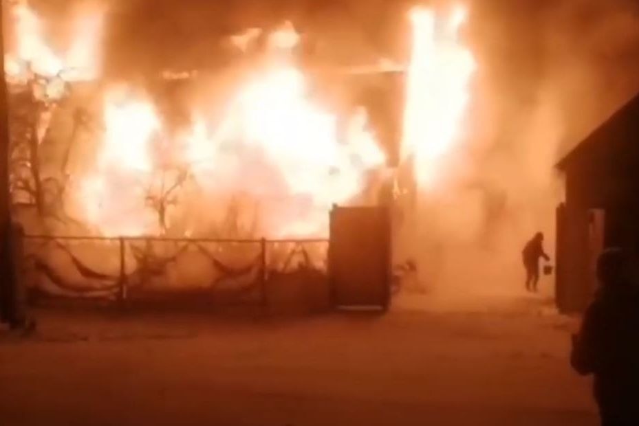 Двое детей погибли при пожаре в частном доме в Южно-Сахалинске