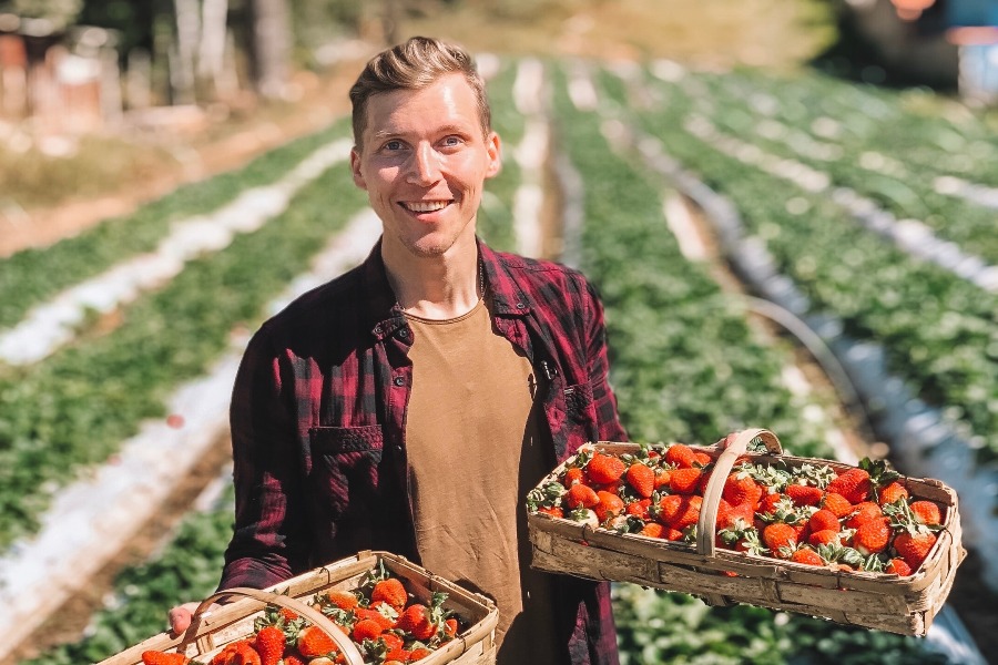 И «вредняшки» иногда можно. Интервью с ведущим Олегом Солнцевым