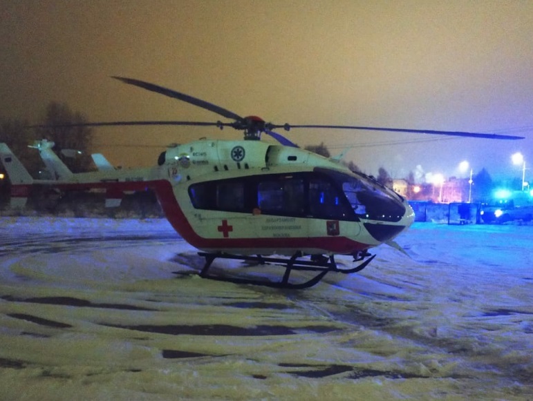 С места аварии вертолетом эвакуировали пострадавшего в ДТП в больницу