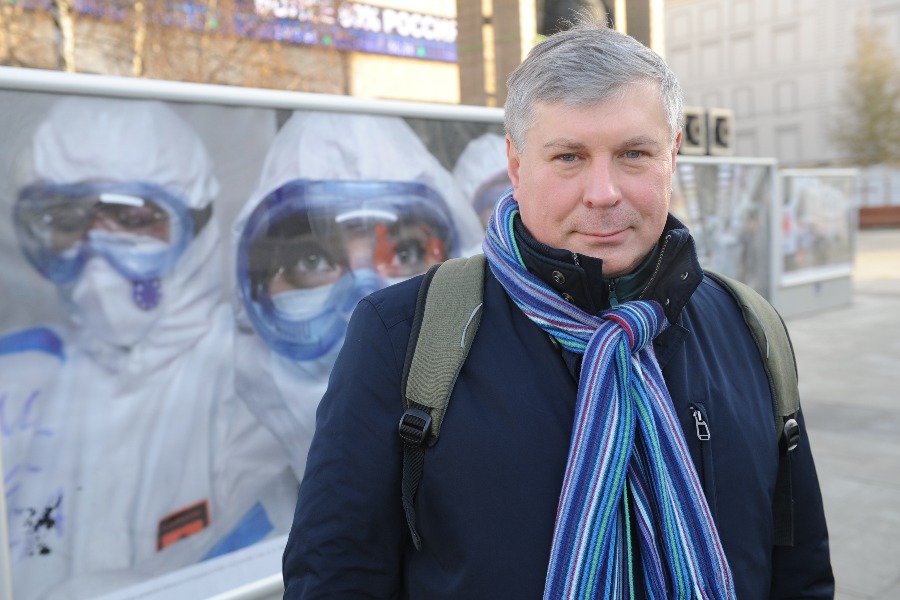 Заслуженный деятель искусств России, художественный руководитель Молодежной оперной программы Большого театра Дмитрий Вдовин по рекомендации врачей старается чаще бывать на свежем воздухе