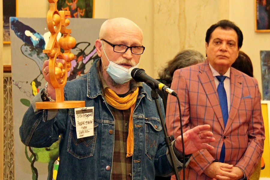 Член президиума Союза абстракционистов России Евгений Нэтра (слева) и народный артист России Николай Сергиенко