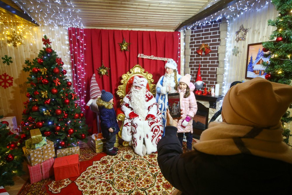 Врач объяснила, что делать родителям, чей ребенок испугался Деда Мороза