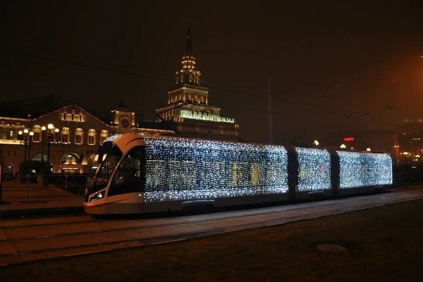 Москвичам рассказали, как будет работать столичный транспорт в новогодние праздники