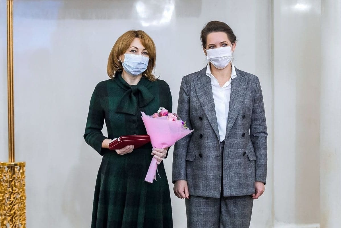 Анастасия Ракова наградила московских врачей за борьбу с коронавирусом