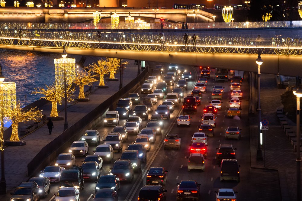 Москвичей предупредили о заторах на дорогах вечером 29 декабря