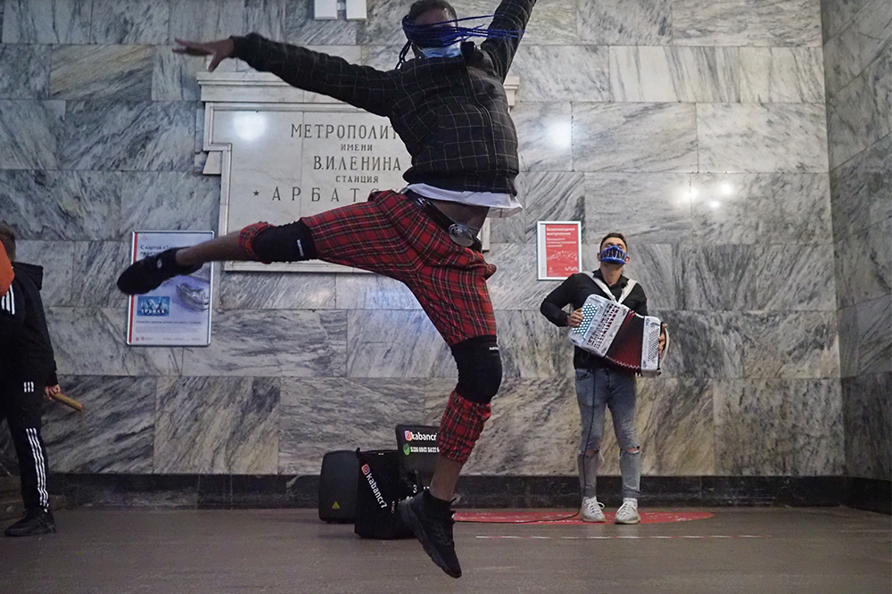 Житель столицы «украл» баян у приятеля