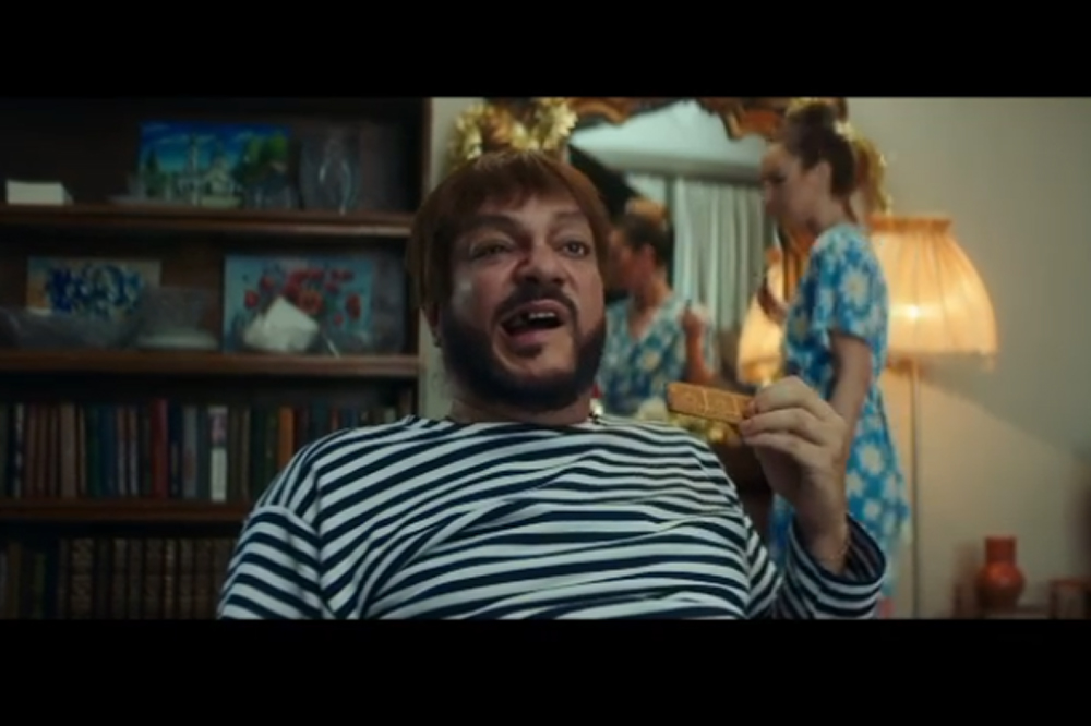 Киркоров в образе алкоголика станцевал с Рудковской и выпил духи