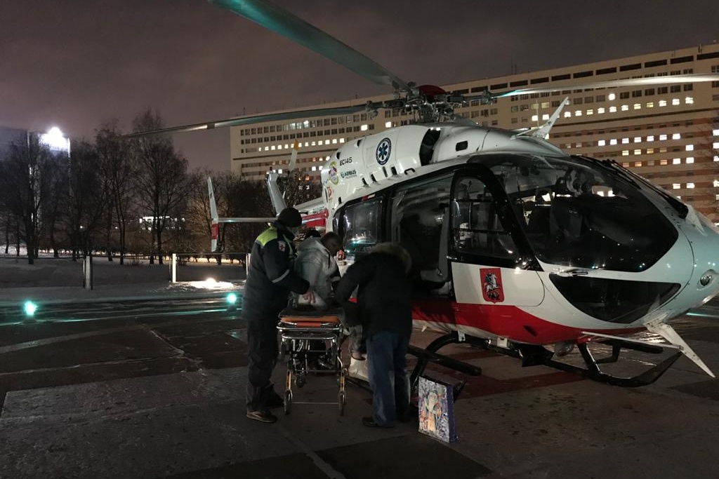Пожилую женщину с инсультом эвакуировали в больницу на санитарном вертолете МАЦ