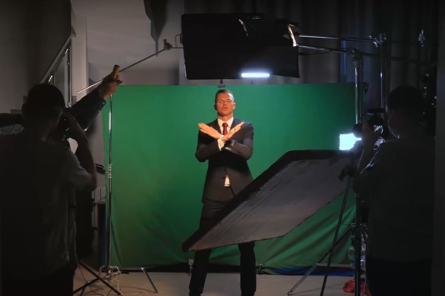 Тарасов повторяет движение из клипа Бузовой