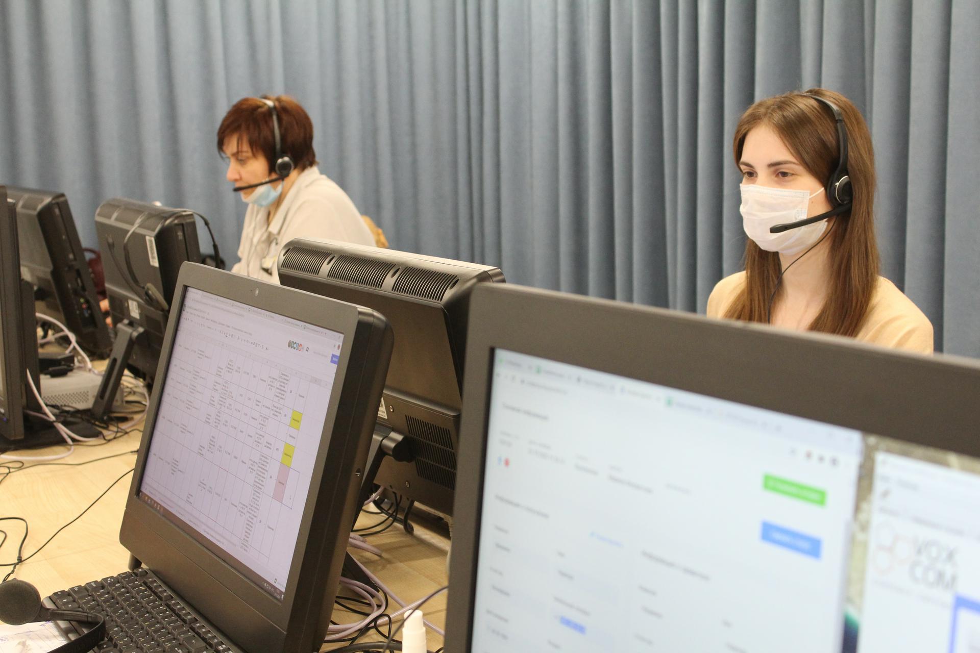 Не волнуйтесь, мы поможем вам: как сотрудники горячей линии Комплекса социального развития решают нестандартные ситуации 