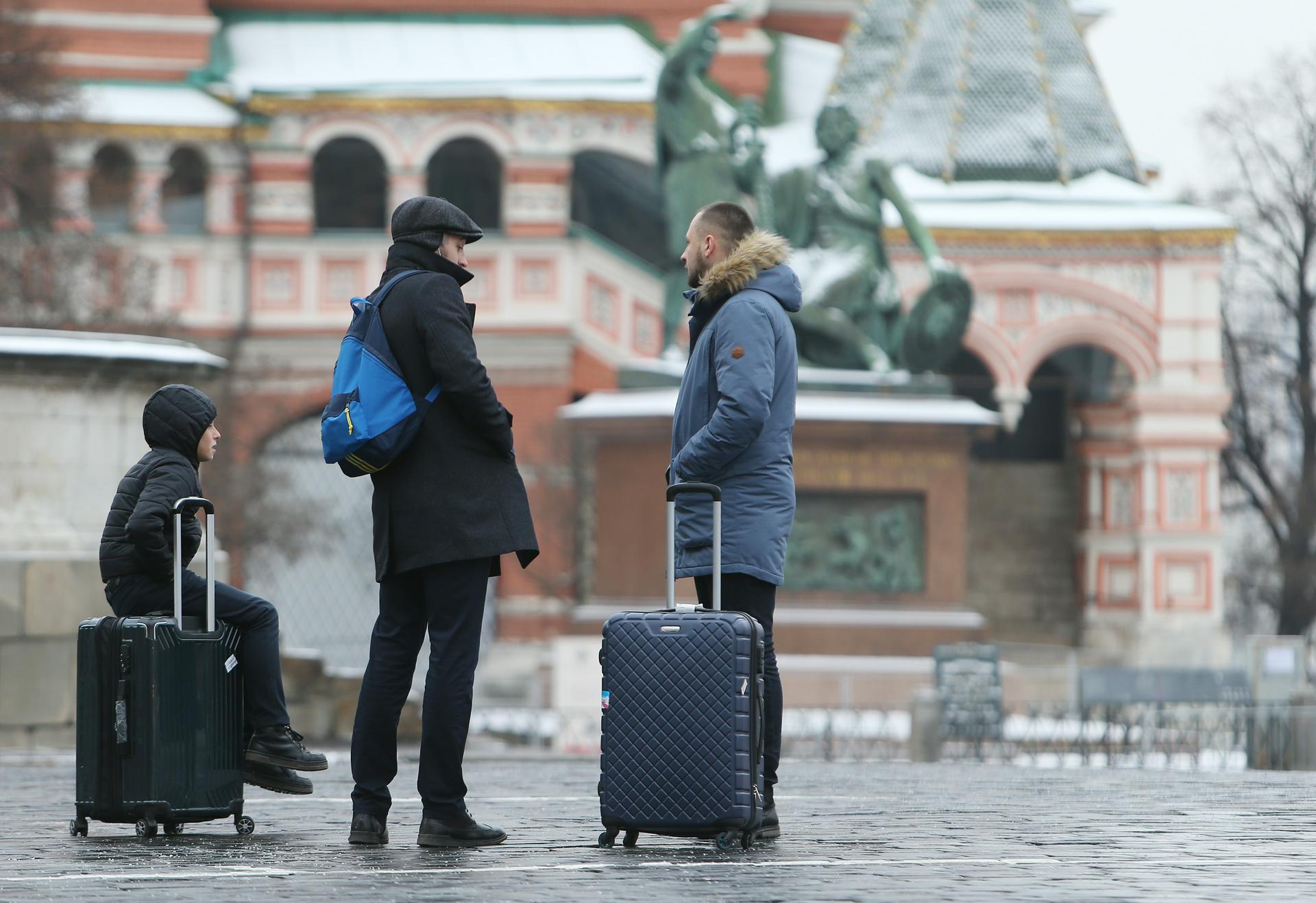 Ограничения для иностранных туристов предложили снять в Госдуме