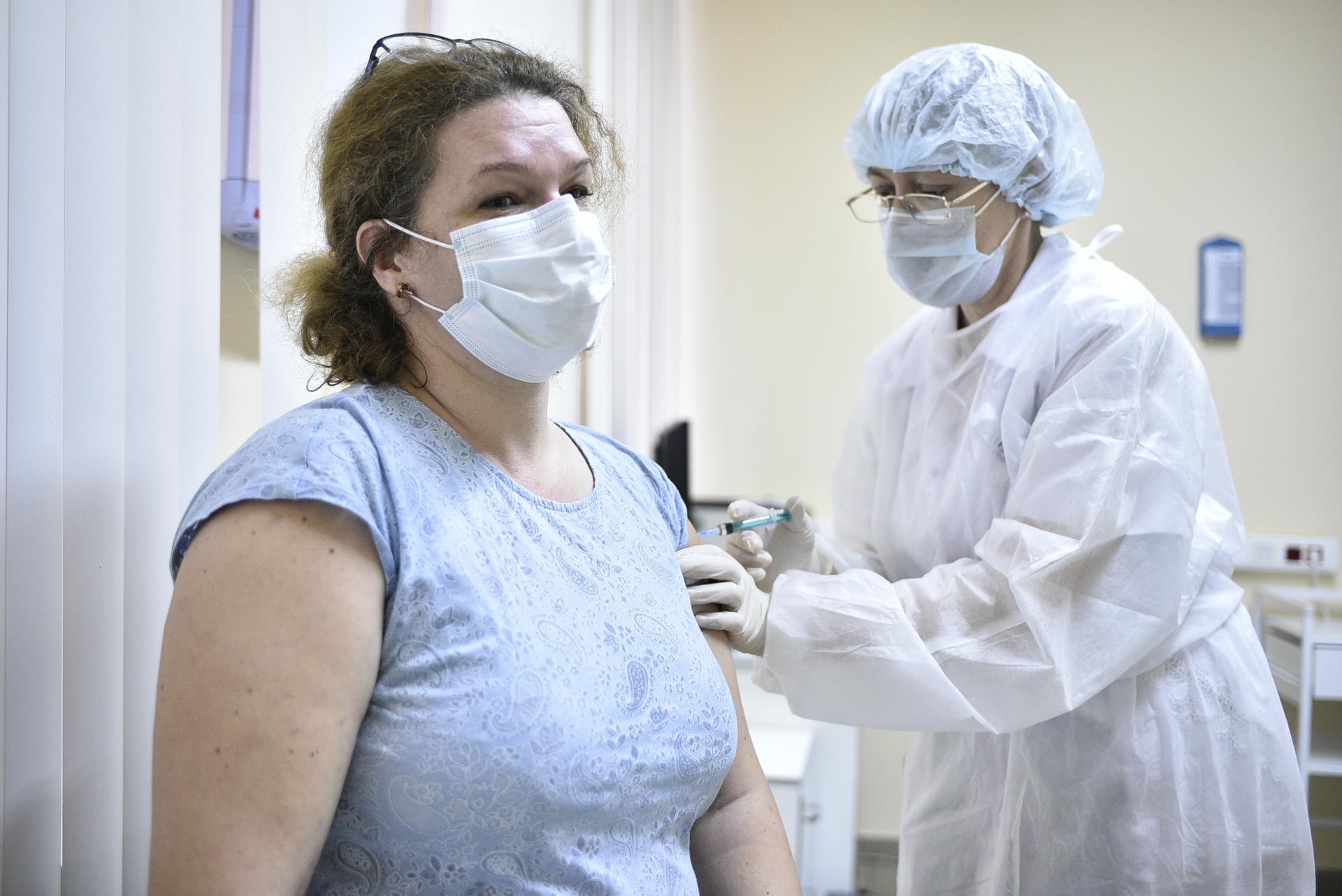 Вакцинацию от коронавируса в России включат в календарь прививок