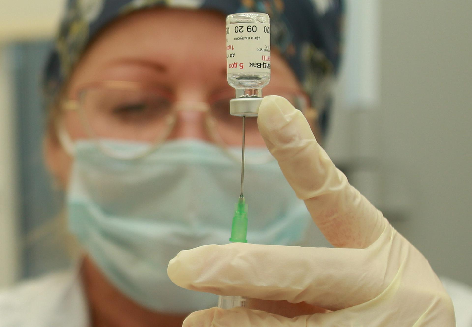 Для жителей Подмосковья стала доступна запись на вакцинацию от COVID-19 через МФЦ