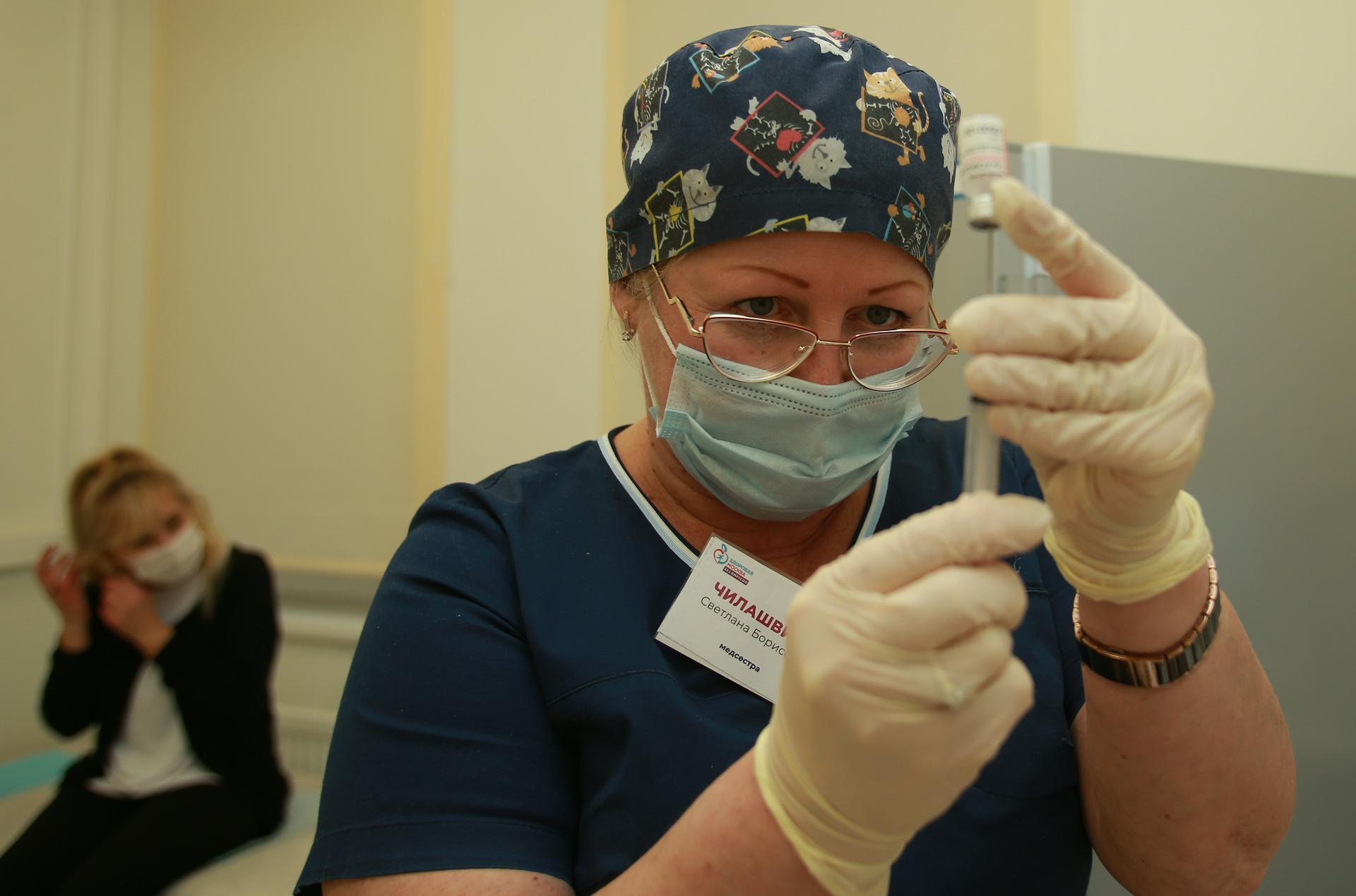 Росздравнадзор одобрил использование вакцины «Спутник V» для людей старше 60 лет